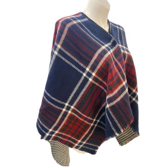 Reversible Shawl Herringbone One Side And Plaid On The Other Button Closure - Picture 7 of 9